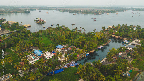 Tableau sur toile Aerial shot, Bird's eye view of Boat Houses over the backwaters in Alleppey, Kerela