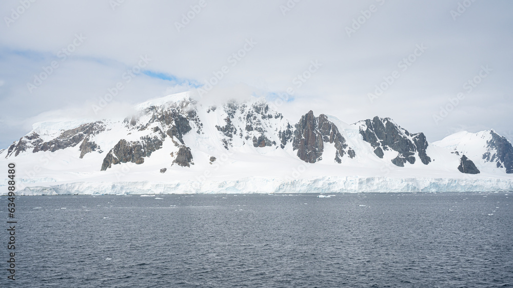 Obraz premium Antarctica mountains and sea. South Pole. On a sunny day