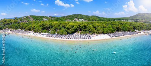 Fototapeta Naklejka Na Ścianę i Meble -  The beautiful Koukounaries beach on the island of Skiathos, Sporades, Greece, with emerald shining sea and fine sand