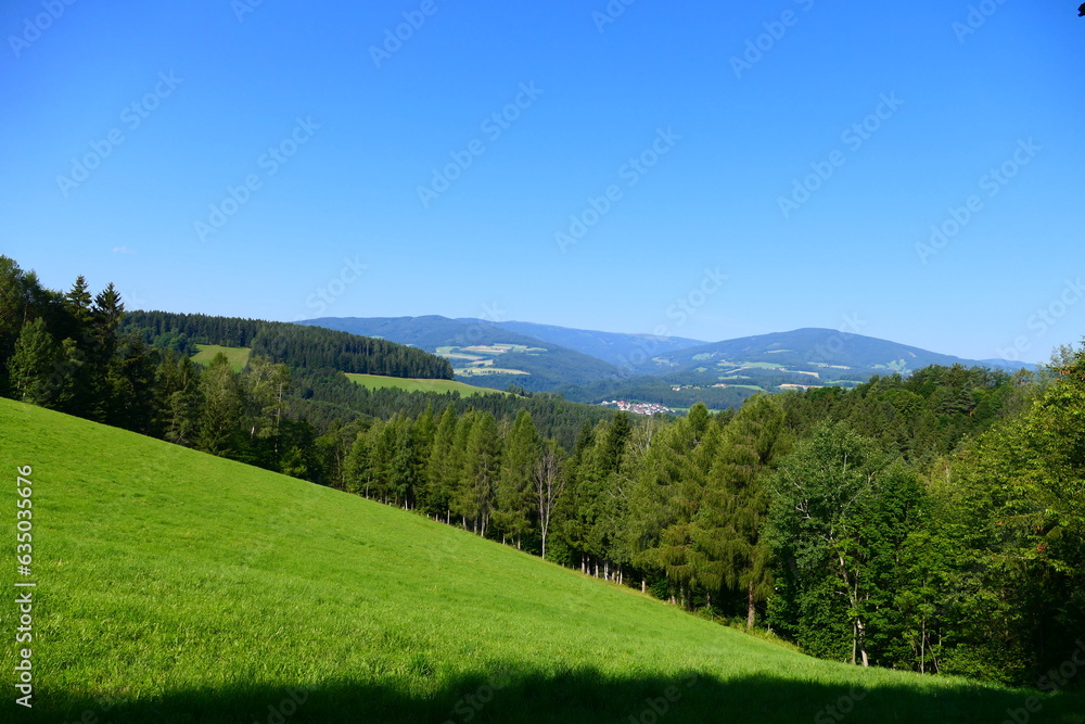 blauer Himmel über die bucklige Welt, Niederösterreich 
