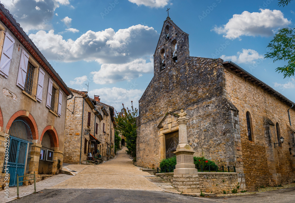 Fototapeta premium Beautiful medieval village of Bruniquel on the river Aveyron in Occitanie, France