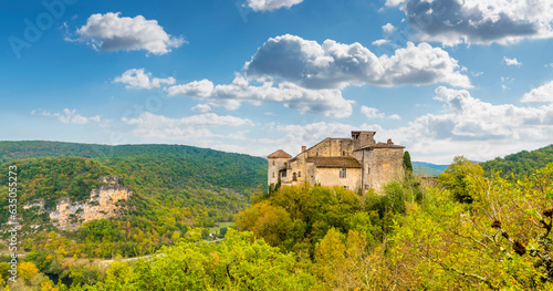 Fototapeta Naklejka Na Ścianę i Meble -  Beautiful medieval village of Bruniquel on the river Aveyron in Occitanie, France