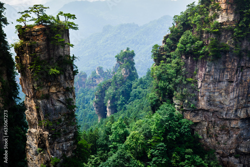 Zhangjiajie Wulingyuan National Scenic Spot Scenic Area  sandstone landform  world natural heritage.