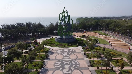 Statue of Suro and Boyo. This statue consists of two animals, namely a crocodile and a shark, which inspired the name of the city of Surabaya