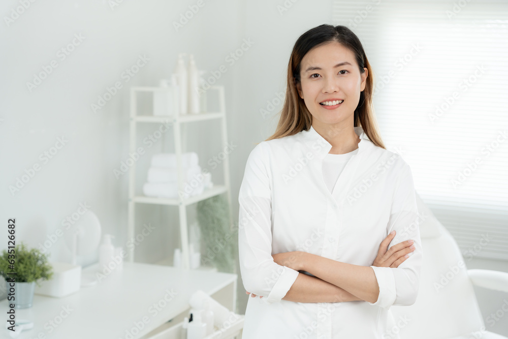 Dermatology and beauty clinic, portrait Aesthetic Doctor, VIP customer by expert dermatologists. Beauty salon, spa, massage with equipment to to help relax, physiotherapy, relaxing massage, treatment Dermatology and beauty clinic, portrait Aesthetic Doctor, VIP customer by expert dermatologists. Beauty salon, spa, massage with equipment to to help relax, physiotherapy, relaxing massage, treatment