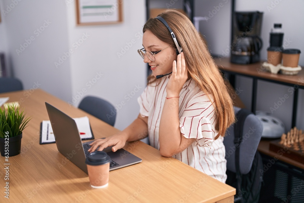 Obraz premium Young blonde woman call center agent smiling confident working at office