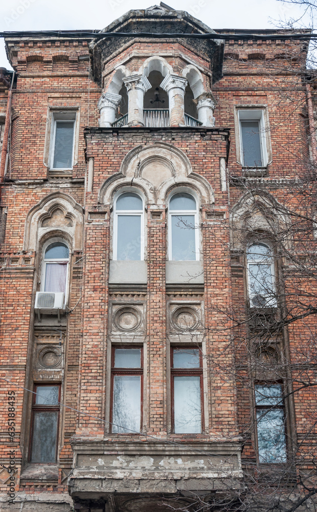 Obraz premium Windows and balconies are part of the architecture of old Odessa. They are incredible and authentic.