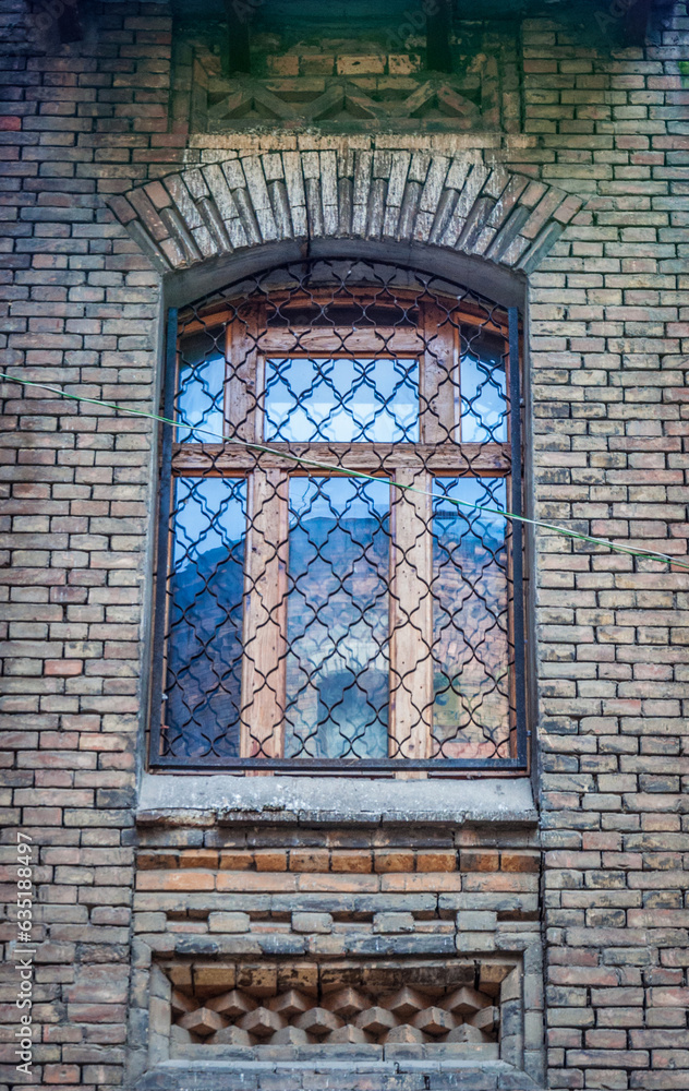 Obraz premium Windows and balconies are part of the architecture of old Odessa. They are incredible and authentic.