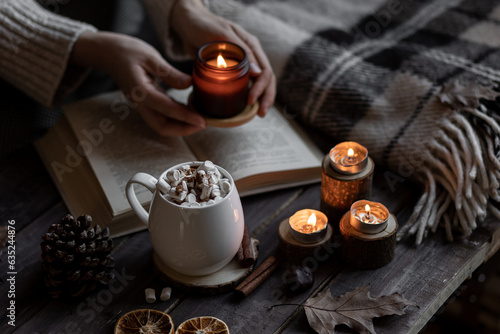 Tableau sur toile Aromatherapy on a grey fall morning, atmosphere of cosiness and relax