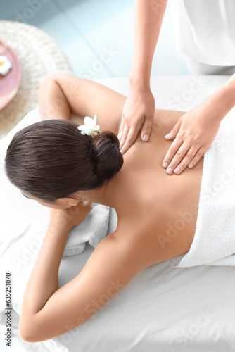 Beautiful woman receiving s...