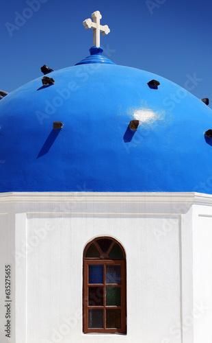 Blue domed chapel in Santorini, Greece © John