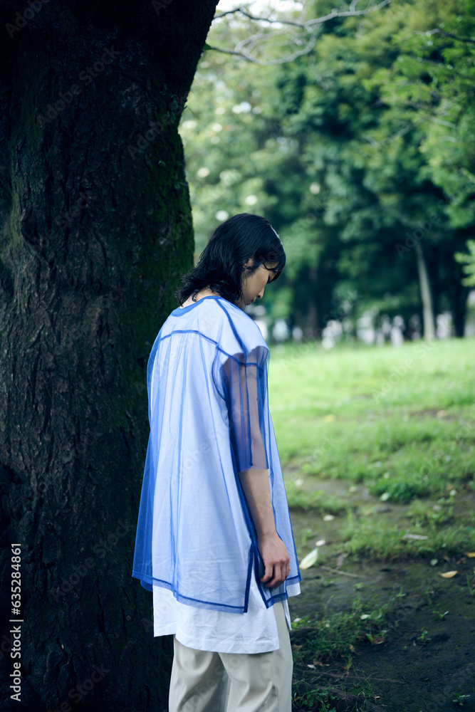 夏,公園,ウルフカットの女性 夏,公園,ウルフカットの女性