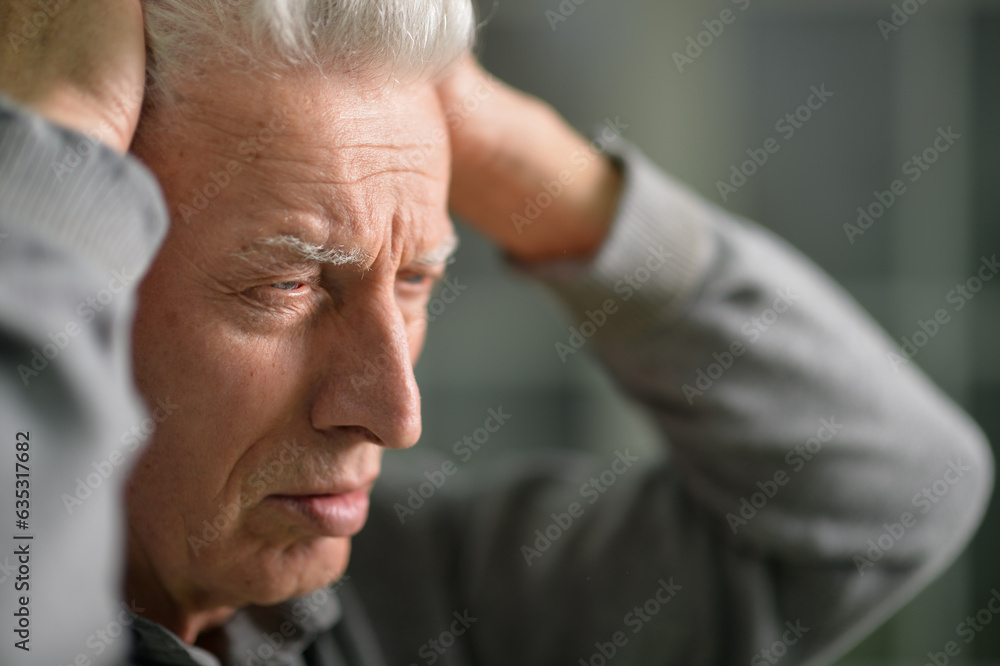 Obraz premium Portrait of stressed businessman touching his head