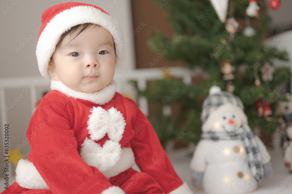クリスマス会イメージ サンタ服の子供 クリスマス会イメージ サンタ服の子供