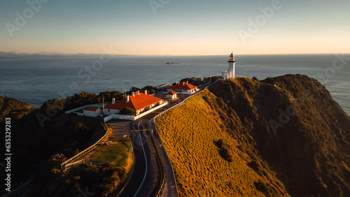 Foto Byron Bay lighthouse during sunrise from the sea