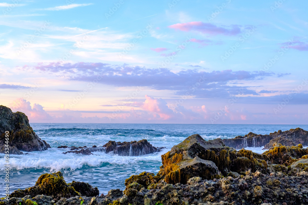 Fototapeta premium sawarna beach with beautiful waves 