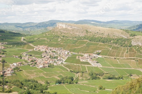 Villages et vignobles au pied de la roche de Solutré, patrimoine naturel et rural bourguignon et français