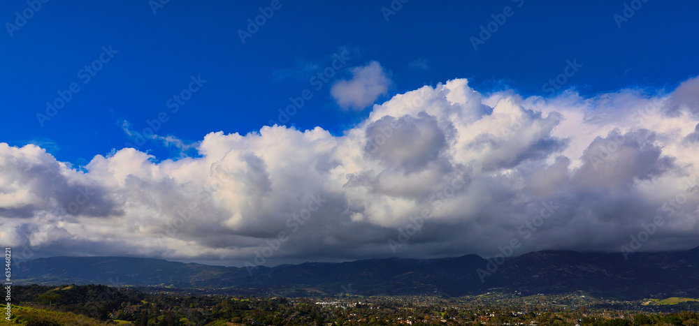 Obraz premium Winter storms turn Santa Barbara coastline green