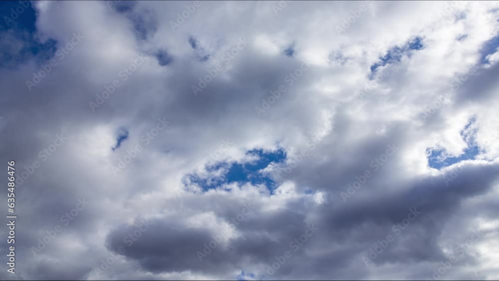 昼の青空に流れる雲のタイムラプス 昼の青空に流れる雲のタイムラプス