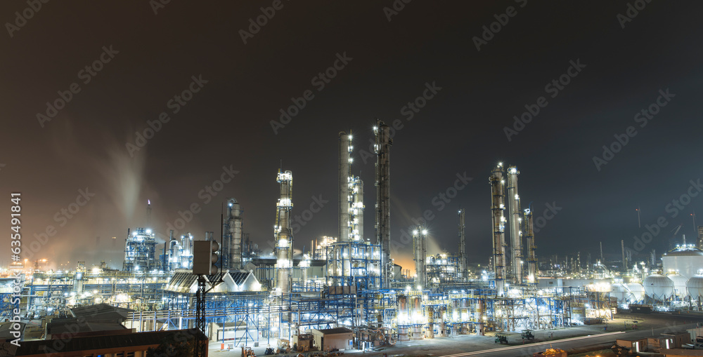 beautiful pictures of a natural gas factory at night
and flashing lights Natural gas and
petrol plant factory.