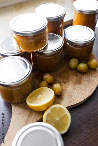 Marmelade einkochen mit Mirabelle und Zitrone photo