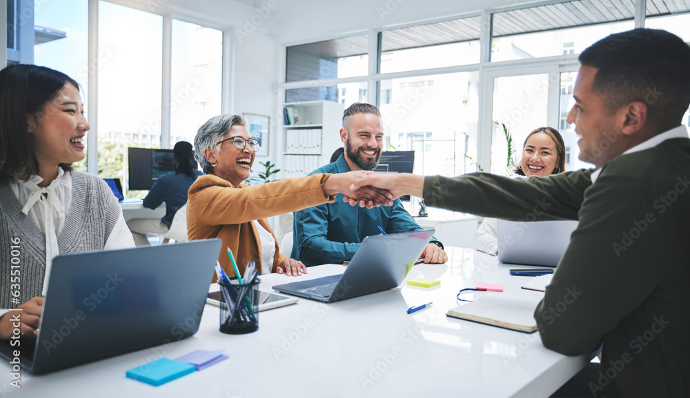 © Azee Jacobs/peopleimages.com - Creative people, handshake and meeting in hiring, partnership or deal agreement together at the office. Group of employees shaking hands in recruiting, company growth or startup at the workplace © Azee Jacobs/peopleimages.com - Creative people, handshake and meeting in hiring, partnership or deal agreement together at the office. Group of employees shaking hands in recruiting, company growth or startup at the workplace