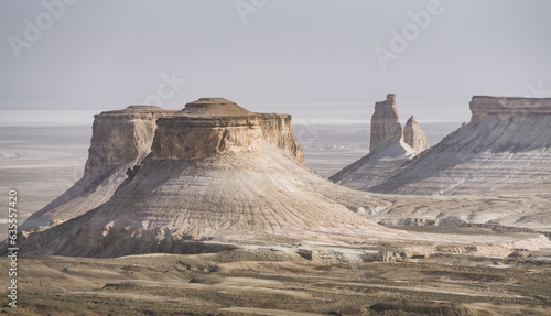 Photographie Panorama of hills and ridges with limestone and chalk slopes in the Kazakh stepp