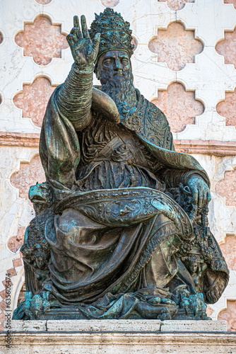 Perugia Statue San Lorenzo