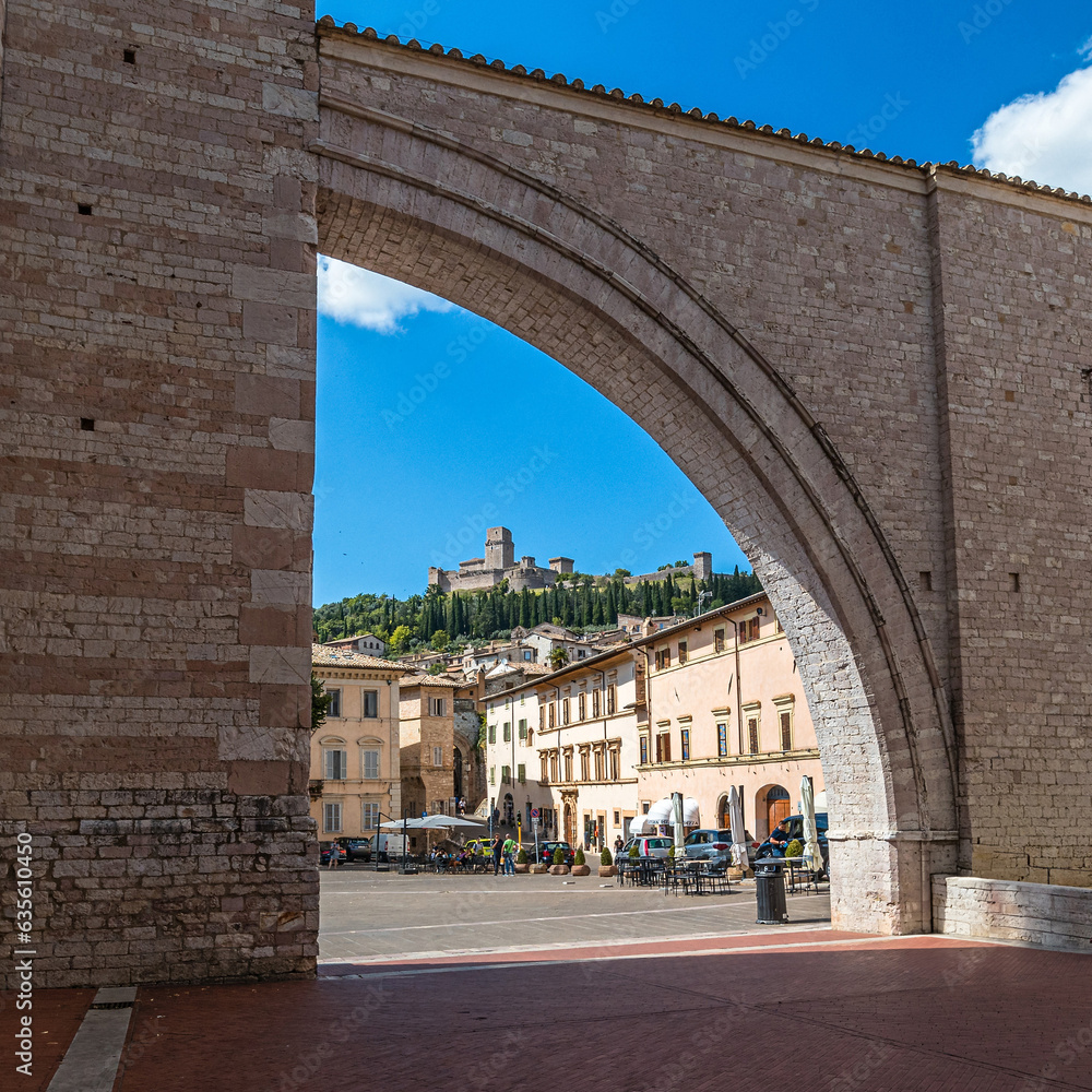 Assisi Santa Chiara mit Rocca Maggiore