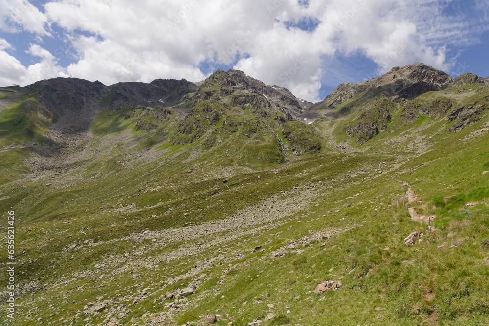 Fototapeta premium Sommets au-dessus de Serfaus