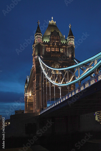 Canvas Print Tower Bridge in London at dusk