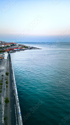 Cais do Sodré Margem Rio Tejo Lisboa Portugal Mercado da Ribeira das Naus Bares Restaurantes Beco Boteco da DRI Trapiche Pier Jardim Roque Gameiro Cais das Pombas Terrapleno de Santos Mar Oceano Sol photo