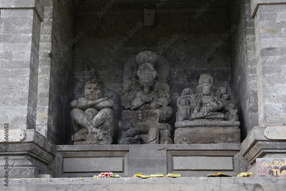 Die Buddhistische Statue Hariti bei der Goa Gajah Elefantenhöhle in Bedulu – Ubud, Bali, Indonesien
