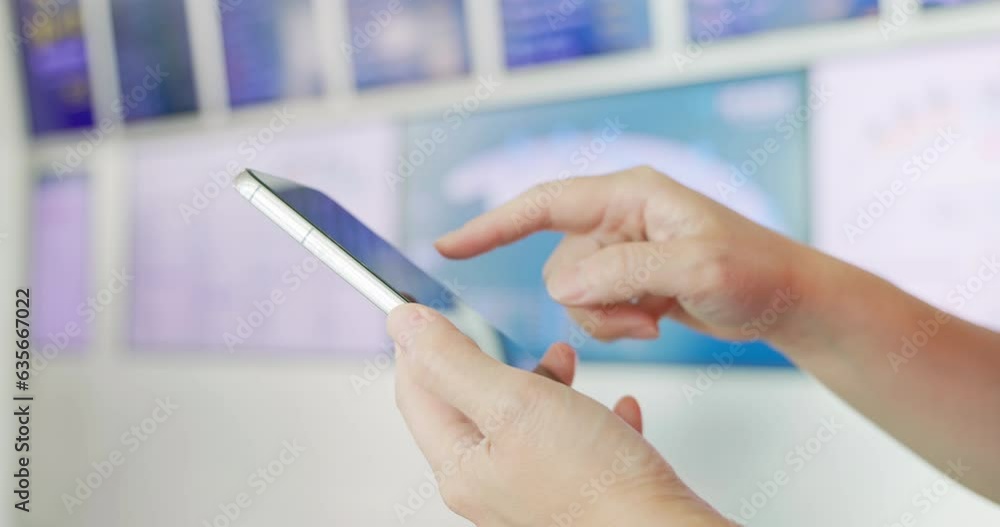 use smart phone at airport use smart phone at airport