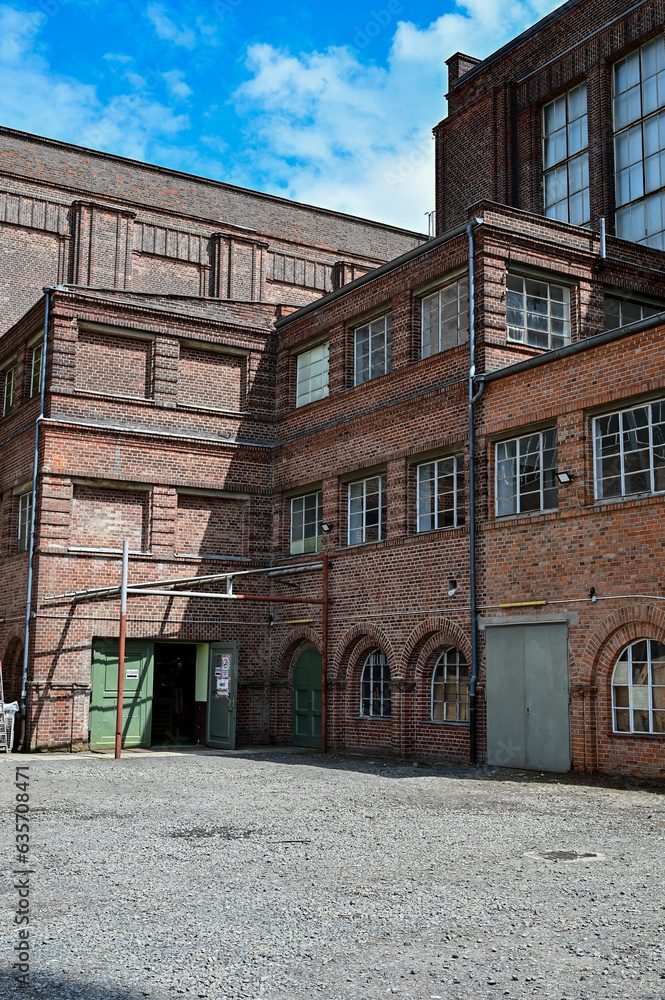 Altes Kraftwerk, Alte Backsteingebäude mit Farbikhallen des alten Kraftwerkes in Borken, Hessen, Deutschland