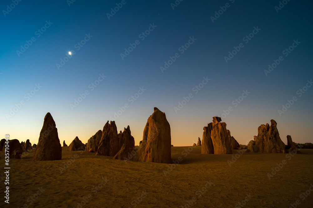 Twilight at The Pinnacles desert in Western Australia. - obrazy, fototapety, plakaty 