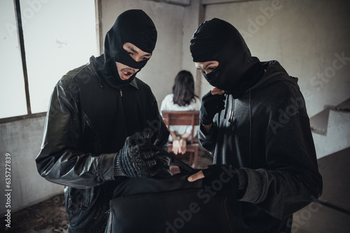 Bilde på lerret Robbery, businessman grasped in hostages.