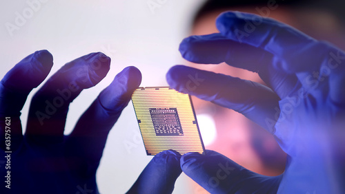 Foto The scientist works in a modern scientific laboratory for the research and development of microelectronics and processors