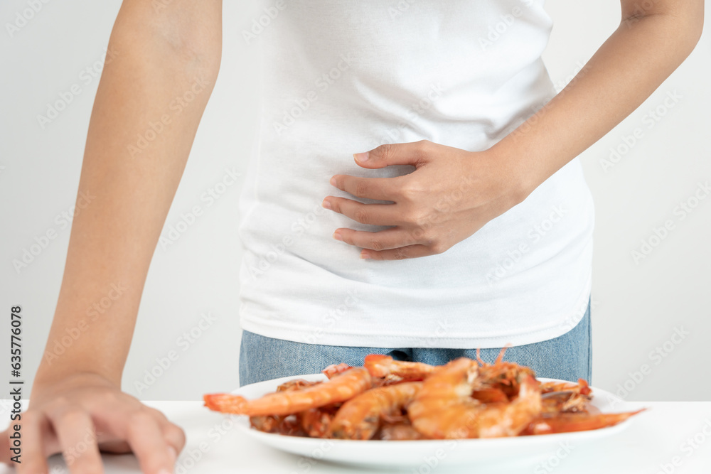 food allergies, women have reactions itching and redness after eating