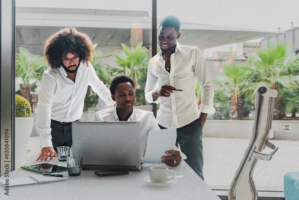 Obraz premium Young multiethnic business people working together in modern office.