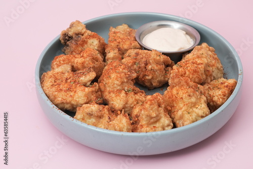 Fried chicken with mayonnaise sauce 