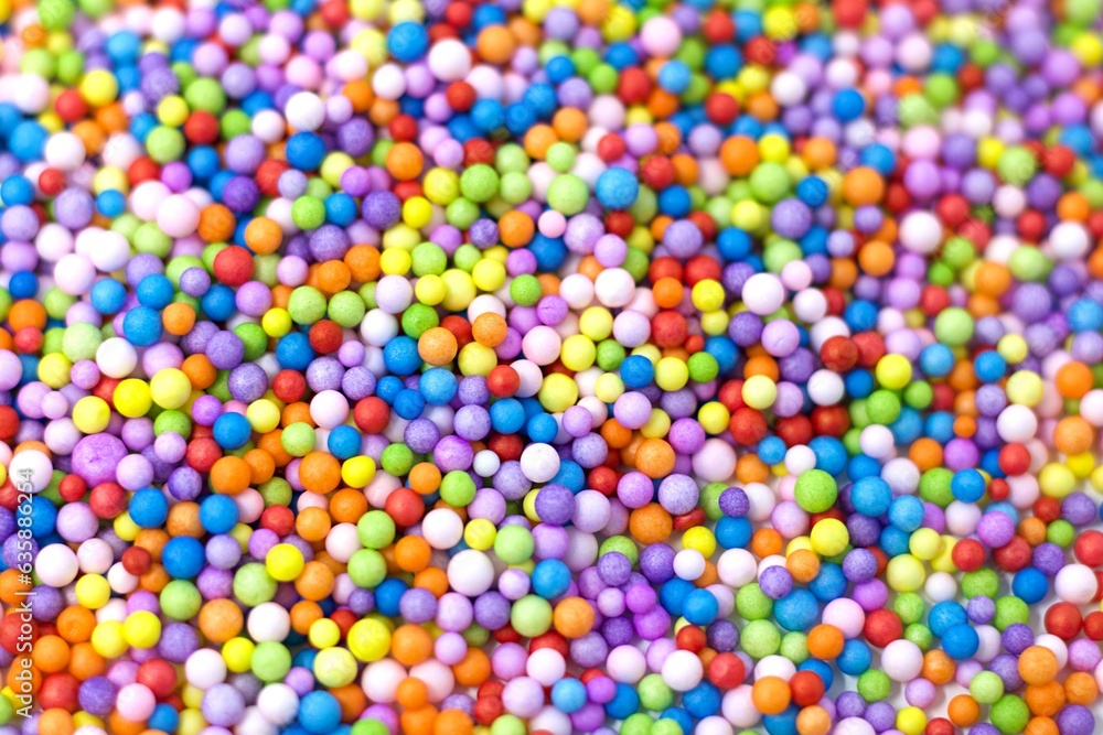 Viele bunte Kugeln auf weißen Hintergrund. Viele bunte Kugeln auf weißen Hintergrund.