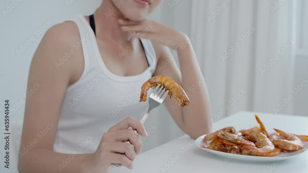 food allergies, women have reactions itching and redness after eating