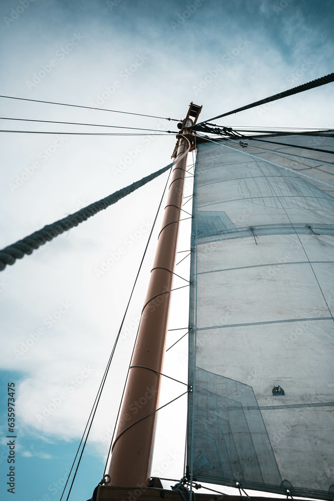 Fototapeta premium sailboat sailing in the ocean with cloudy sky