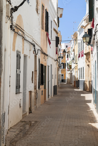 Fototapeta Naklejka Na Ścianę i Meble -  Narrow alley in the old town of Ciutadella de Menorca in Spain.