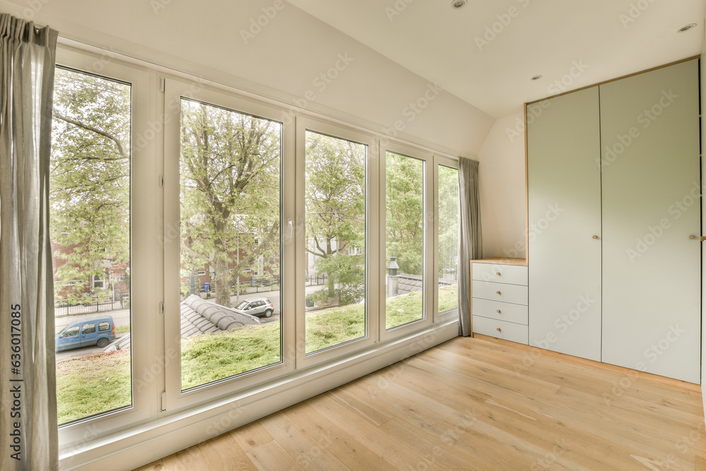 Fototapeta premium an empty room with wood flooring and sliding glass doors that open to the street in front of the house