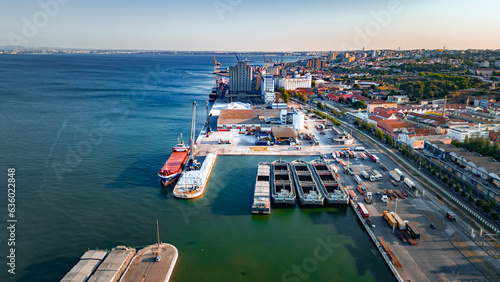 Beira Rio Tejo Portugal Braço de Prata
Cabo Ruivo Marvila Parque Lisboa Verão Europa Docas Residenciais Estuário Azul Verde Paisagem Natural Natureza Português Portugal Marginal Freguesia Portuguesa photo