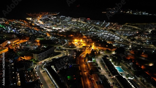 Wallpaper Mural city lights are illuminating from a tall building overlooking a wide beach Torontodigital.ca