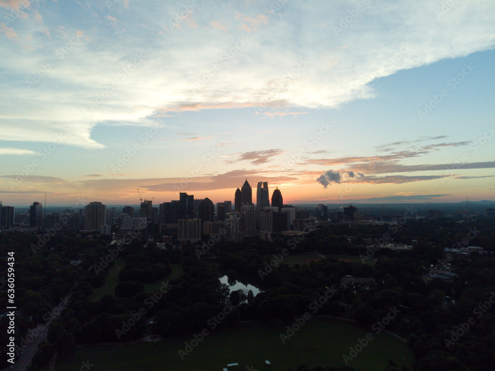 Naklejka premium sunset over the city