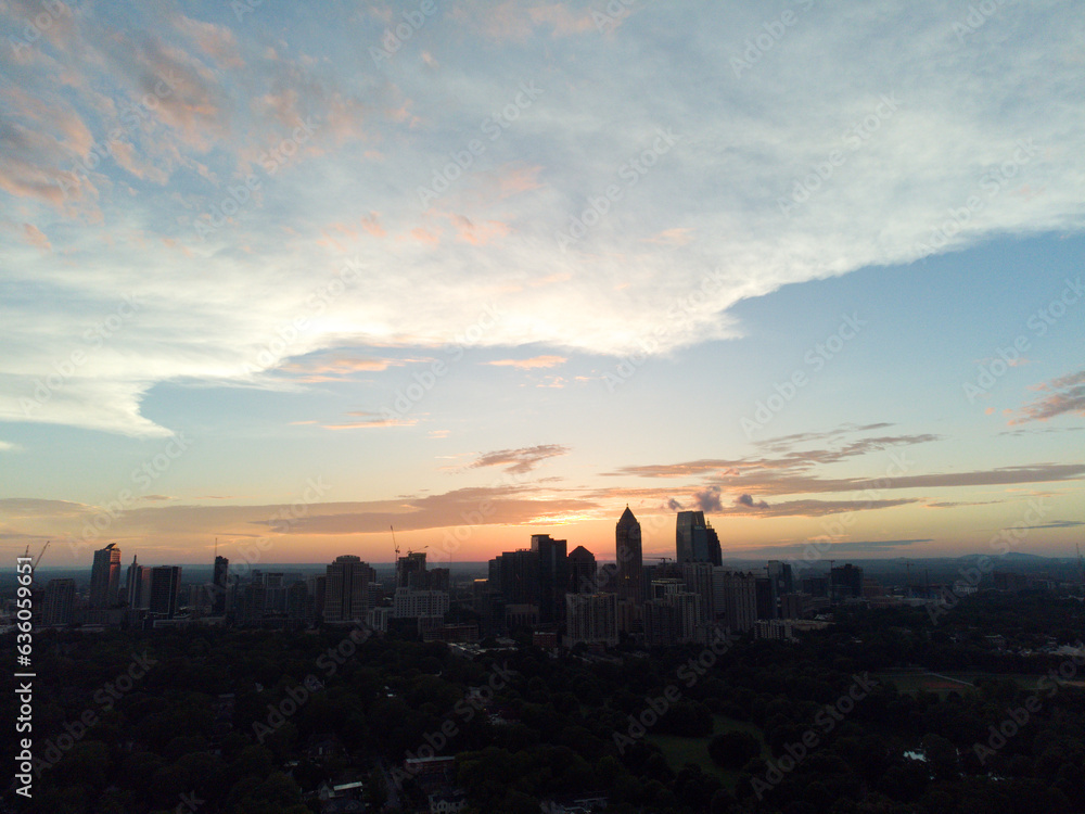 Naklejka premium sunset over the city